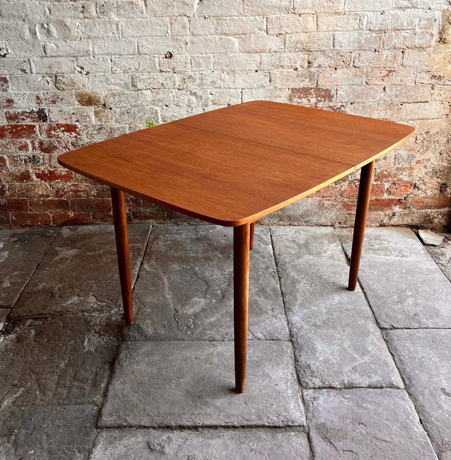 G plan extending table