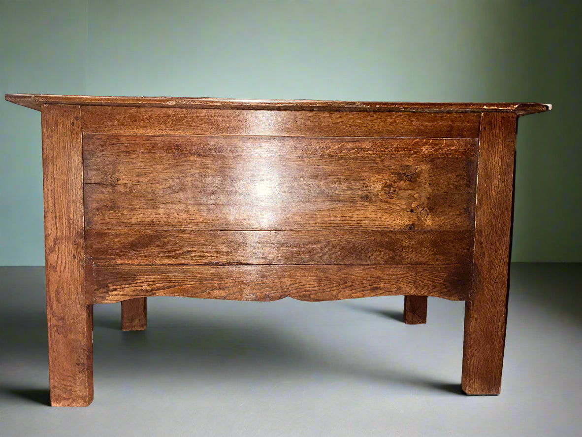 Large oak coffer