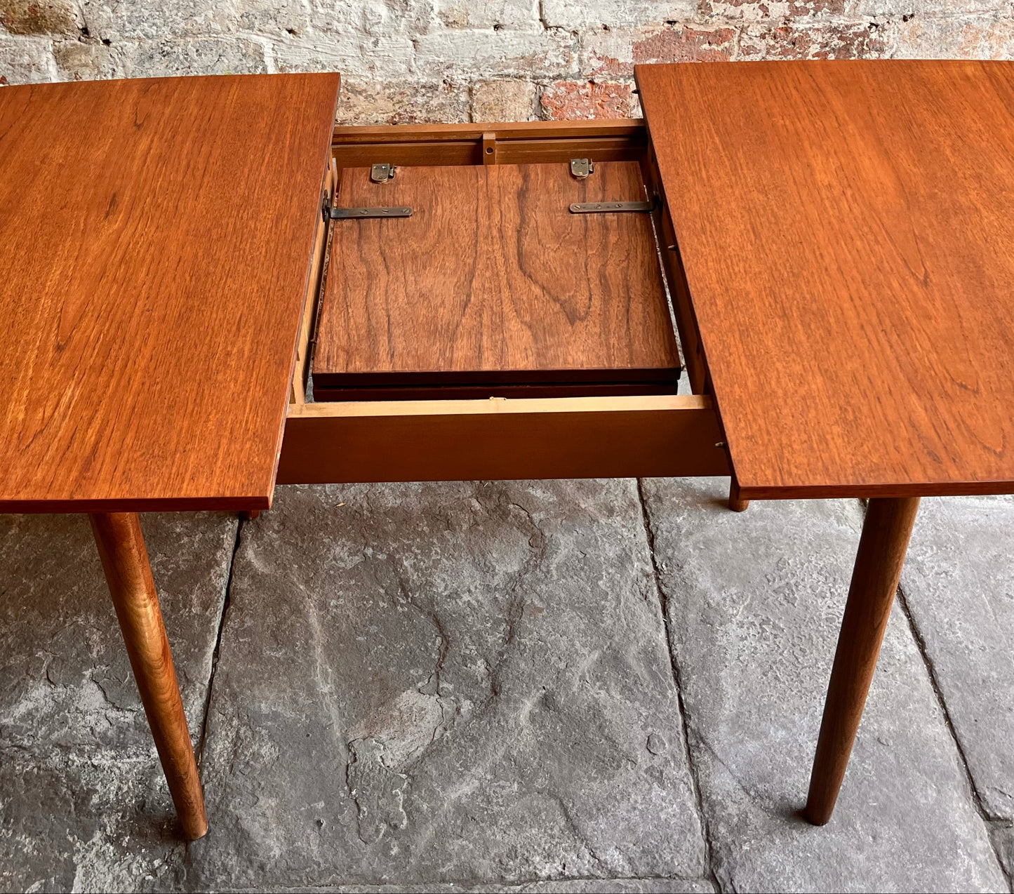 G plan extending table
